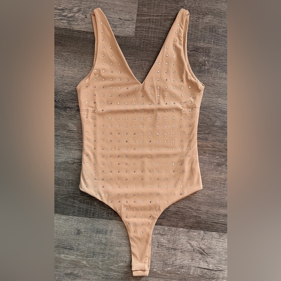Tan Textured V-Neck Bodysuit - Picture 1 of 1